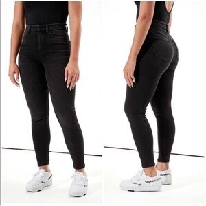 AMERICAN EAGLE Hi-Rise Jegging In Black